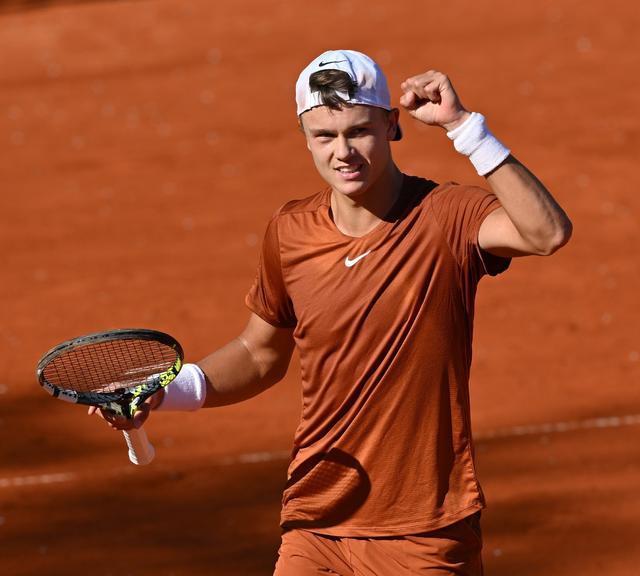 会在更衣室 会在更衣室