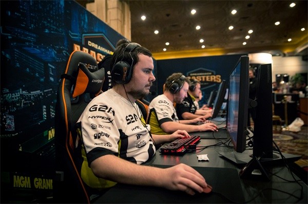 多小学和中 多小学和中